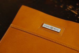 エスペディエンテ　ロゴ　プレート